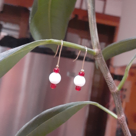 NWT Handcrafted Red & White Drop Earrings Set - Picture 1 of 5
